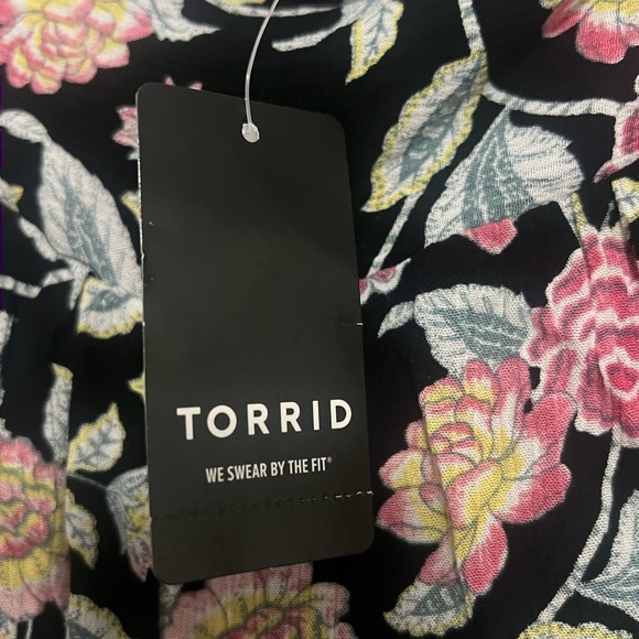 Torrid Women's Black Paisley Floral Gauze Soft Elastic Waist Casual Short Size 2 - Picture 5 of 11